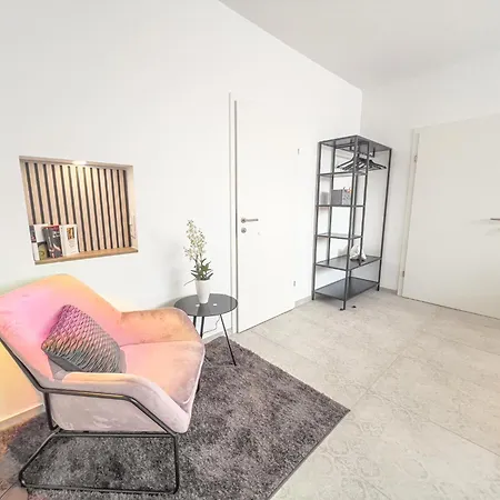 Modern & Air Condition 5br, Near Danube River