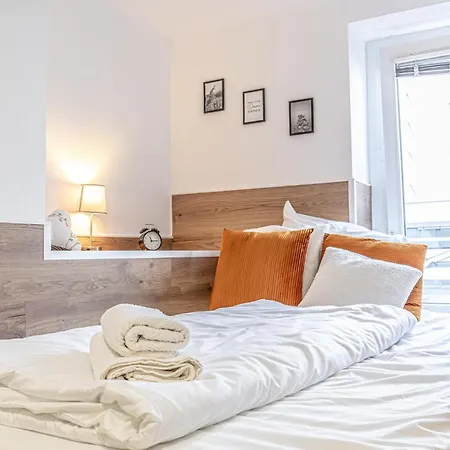 Modern & Air Condition 5br, Near Danube River דירה קרמס אן דר דונאו