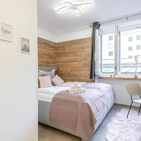 Modern & Air Condition 5br, Near Danube River דירה *
