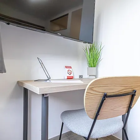 Modern & Air Condition 5br, Near Danube River *