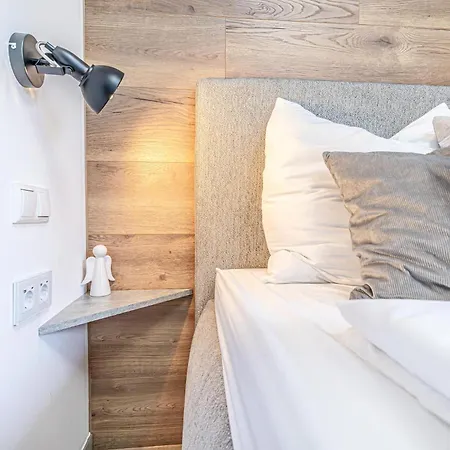 Modern & Air Condition 5br, Near Danube River דירה