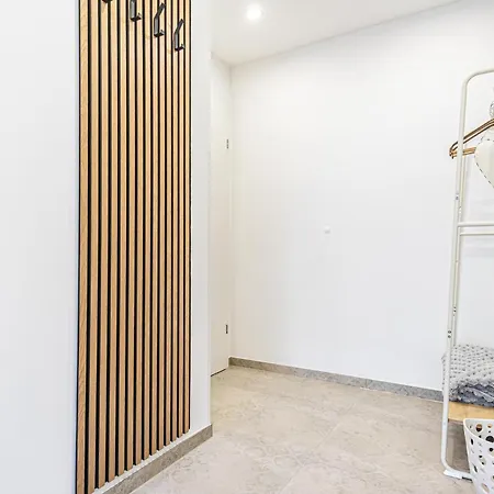 Modern & Air Condition 5br, Near Danube River קרמס אן דר דונאו