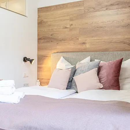 Modern & Air Condition 5br, Near Danube River *