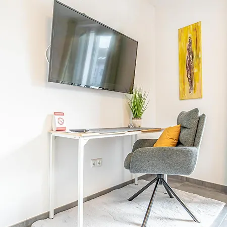 Modern & Air Condition 5br, Near Danube River דירה *