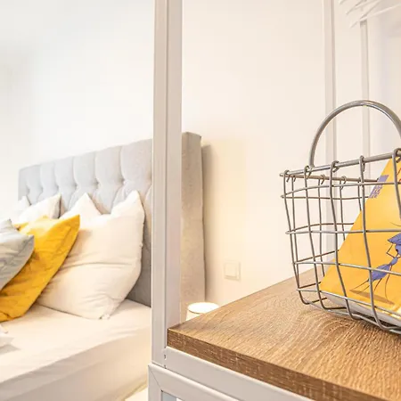 Modern & Air Condition 5br, Near Danube River *