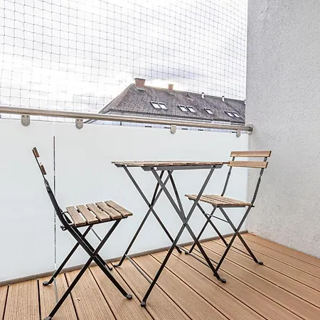 Modern & Air Condition 5br, Near Danube River דירה קרמס אן דר דונאו