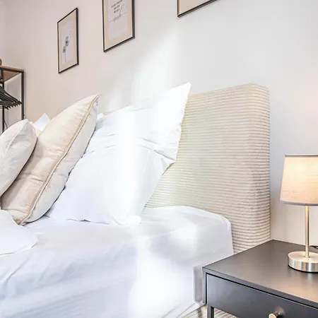 Modern & Air Condition 5br, Near Danube River דירה *