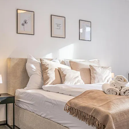 Modern & Air Condition 5br, Near Danube River
