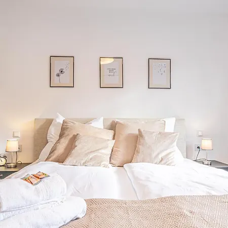 דירה Modern & Air Condition 5br, Near Danube River