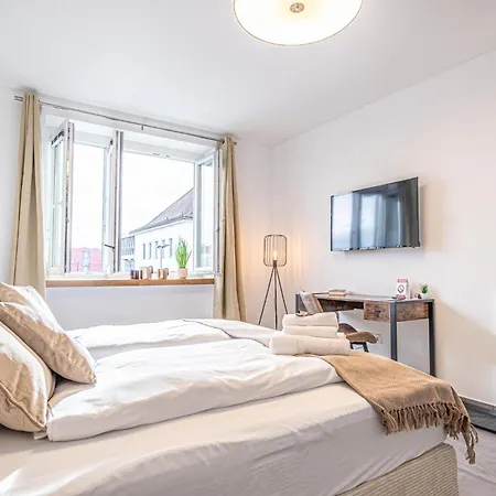 Modern & Air Condition 5br, Near Danube River דירה קרמס אן דר דונאו