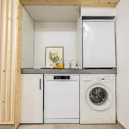 Modern & Air Condition 5br, Near Danube River קרמס אן דר דונאו