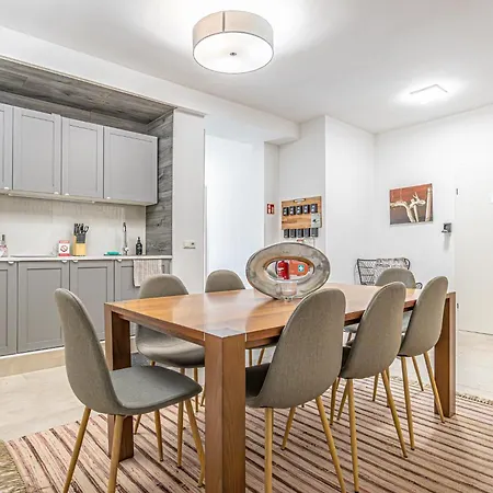 דירה Modern & Air Condition 5br, Near Danube River *