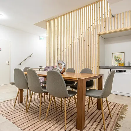 Modern & Air Condition 5br, Near Danube River *