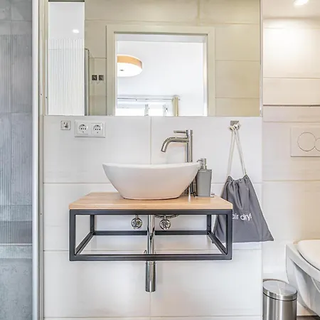 Modern & Air Condition 5br, Near Danube River דירה קרמס אן דר דונאו