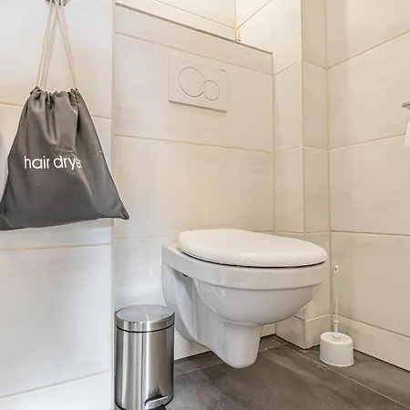 Modern & Air Condition 5br, Near Danube River קרמס אן דר דונאו